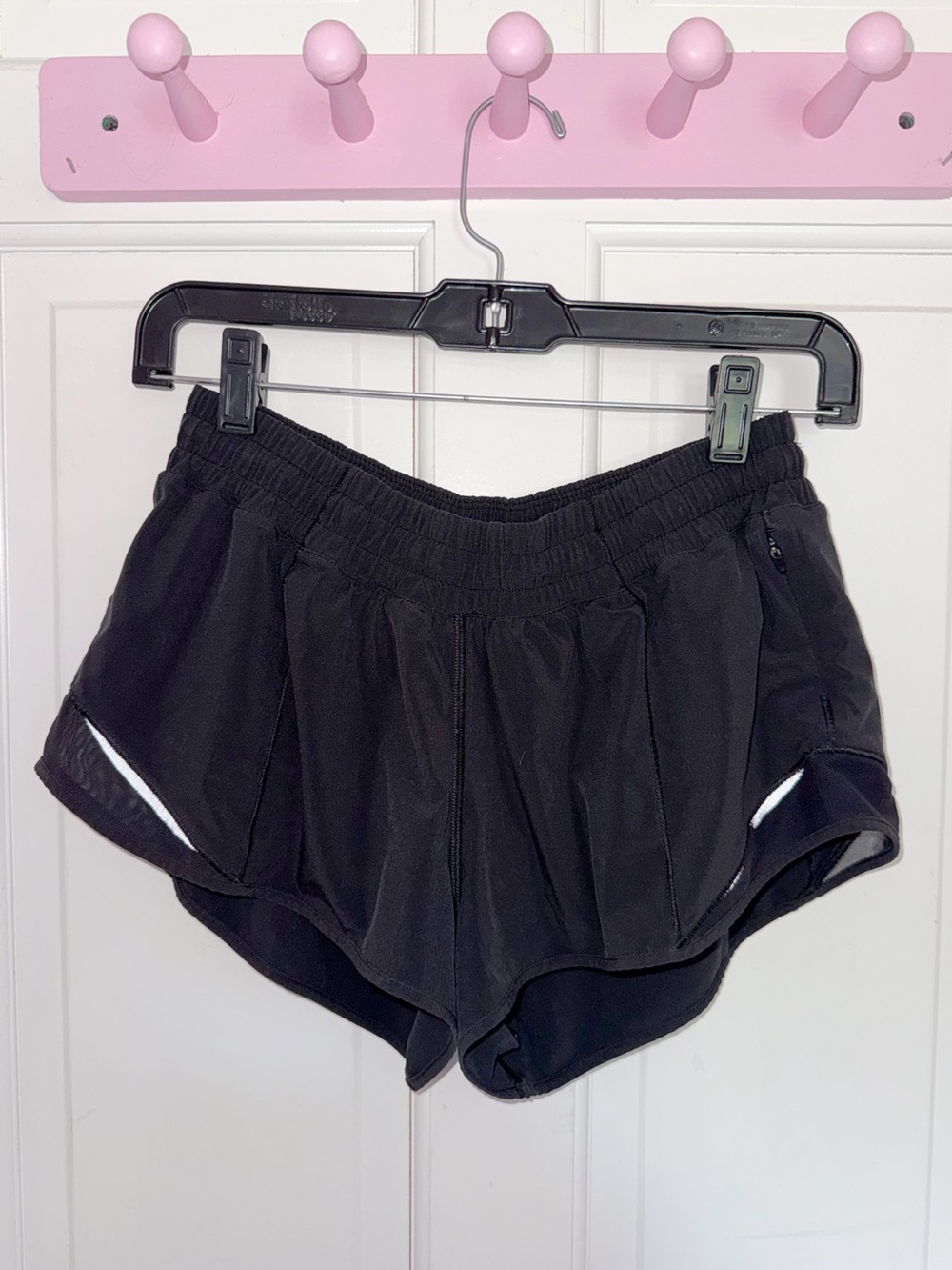 lululemon athletica Black Women's Athletic Shorts, Hotty hot low-rise 2.5”
